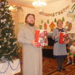 вручение подарков воскресная школа младшая группа Виноградинки детский сад №5.