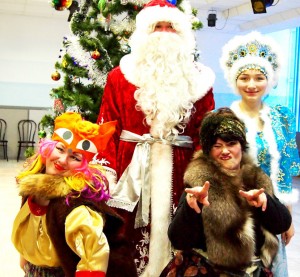 Рождественский детский праздник, сказочные персонажи, веселившие детей.
